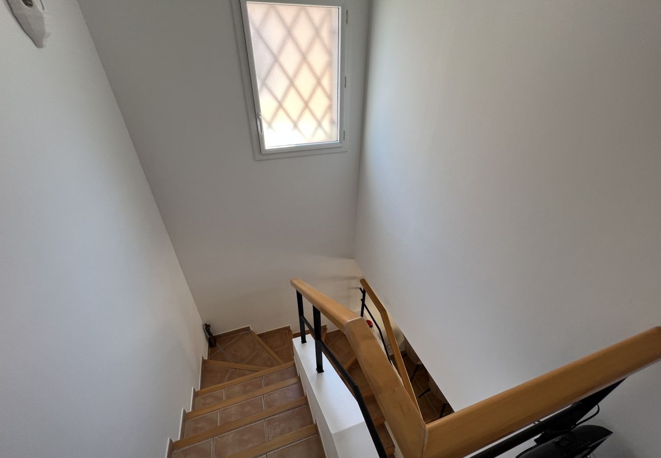 Casa adosada en Torroella de Montgri - Casa esquinera con piscina comunitaria (Nr 50)