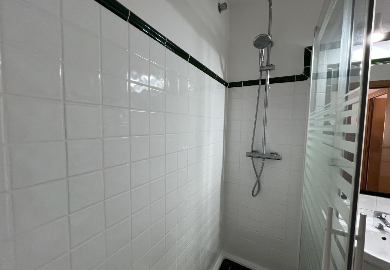 Casa adosada en Torroella de Montgri - Casa esquinera con piscina comunitaria (Nr 50)