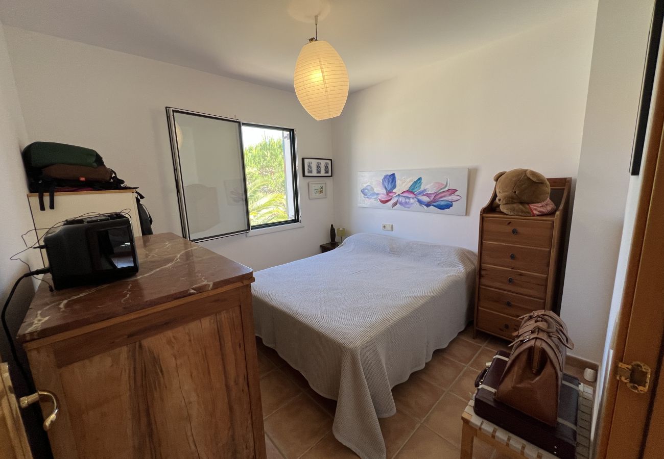 Casa adosada en Torroella de Montgri - Casa esquinera con piscina comunitaria (Nr 50)