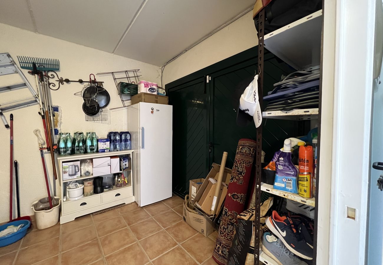 Casa adosada en Torroella de Montgri - Casa esquinera con piscina comunitaria (Nr 50)