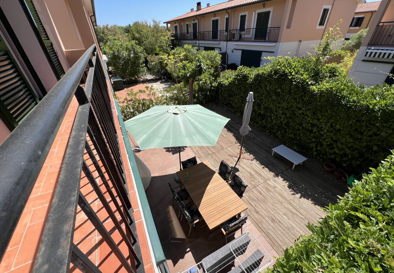 Casa adosada en Torroella de Montgri - Casa esquinera con piscina comunitaria (Nr 50)