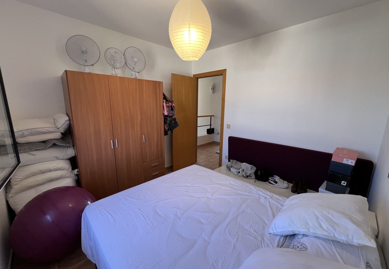 Casa adosada en Torroella de Montgri - Casa esquinera con piscina comunitaria (Nr 50)