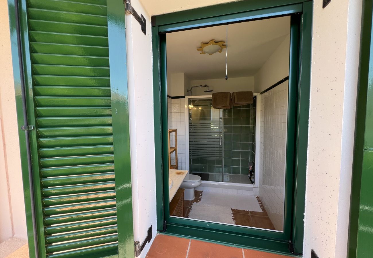 Casa adosada en Torroella de Montgri - Casa esquinera con piscina comunitaria (Nr 50)