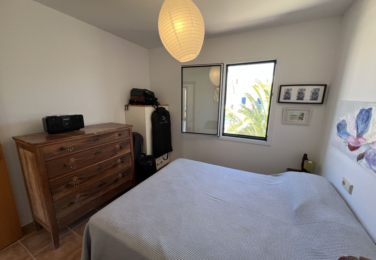 Casa adosada en Torroella de Montgri - Casa esquinera con piscina comunitaria (Nr 50)