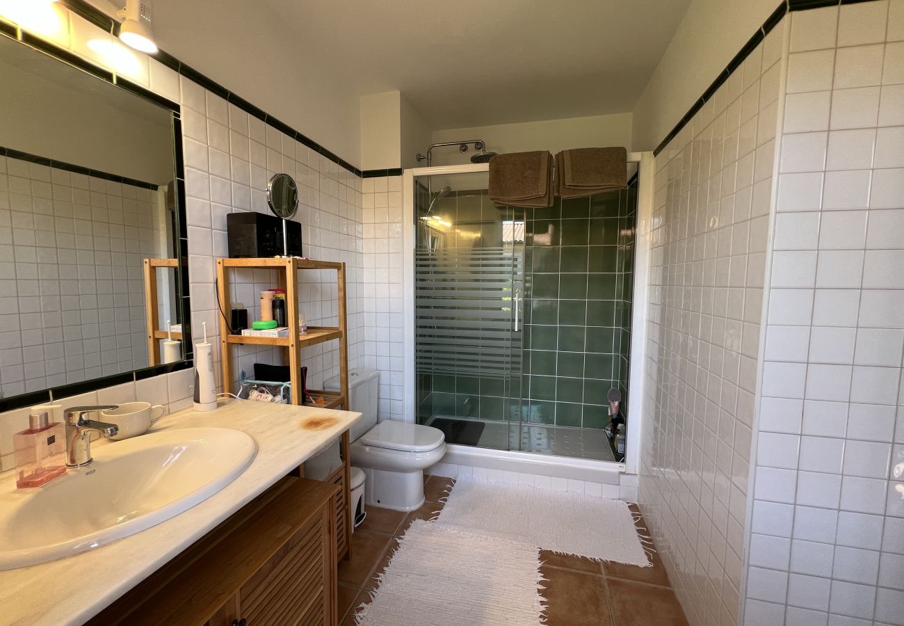 Casa adosada en Torroella de Montgri - Casa esquinera con piscina comunitaria (Nr 50)