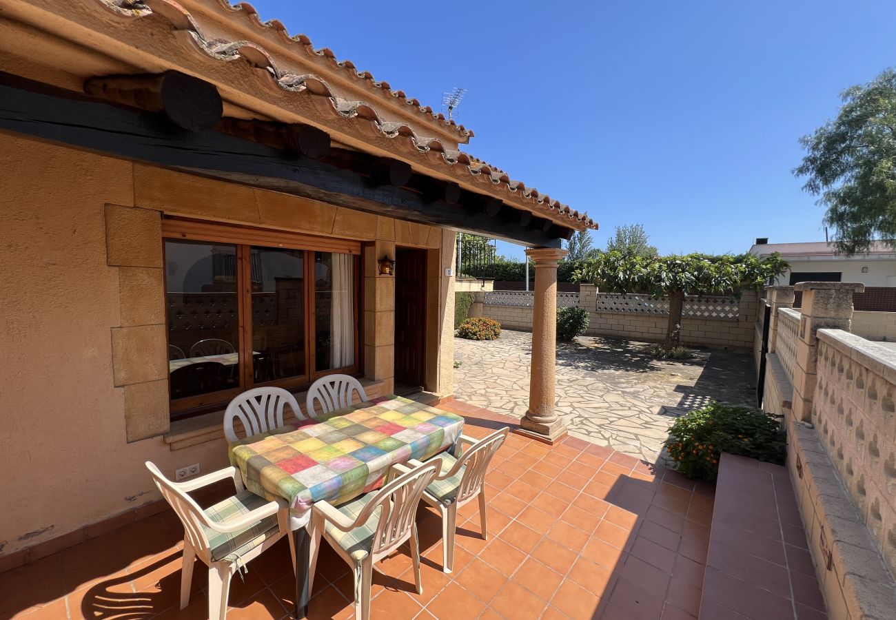 Casa adosada en Torroella de Montgri - Casa la rustica con jardin
