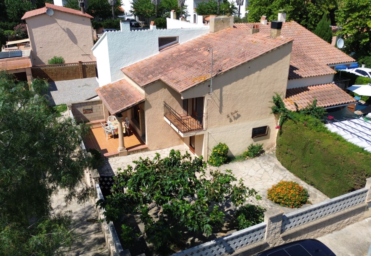 Casa adosada en Torroella de Montgri - Casa la rustica con jardin