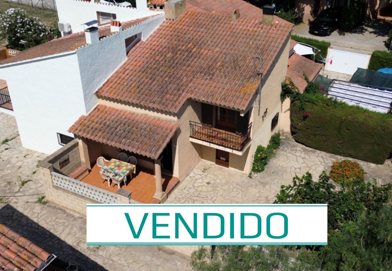 Casa adosada en Torroella de Montgri - Casa la rustica con jardin