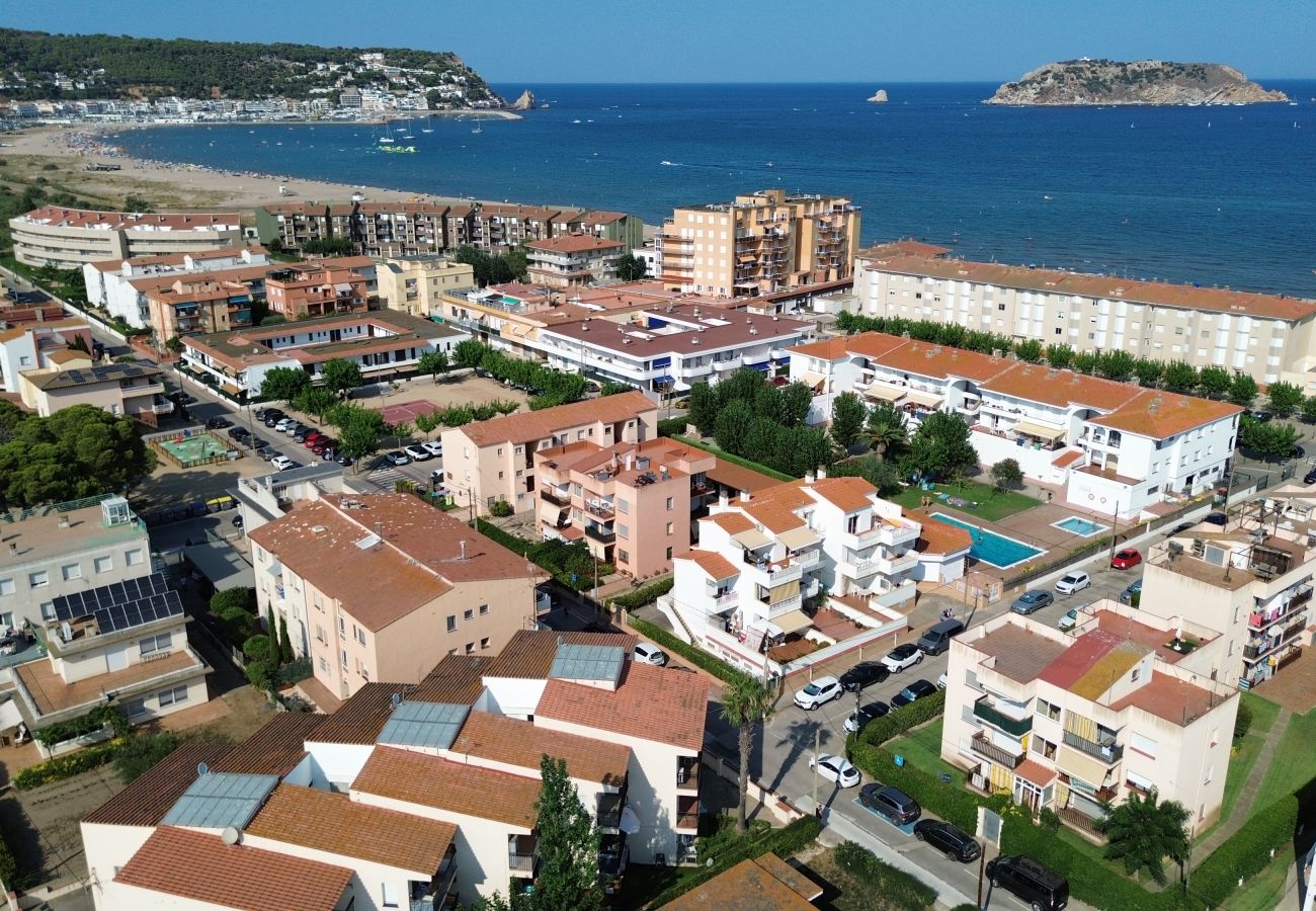 Apartamento en Estartit - Apartamento en segunda planta con aire acondicionado cerca de la playa de L’Estartit