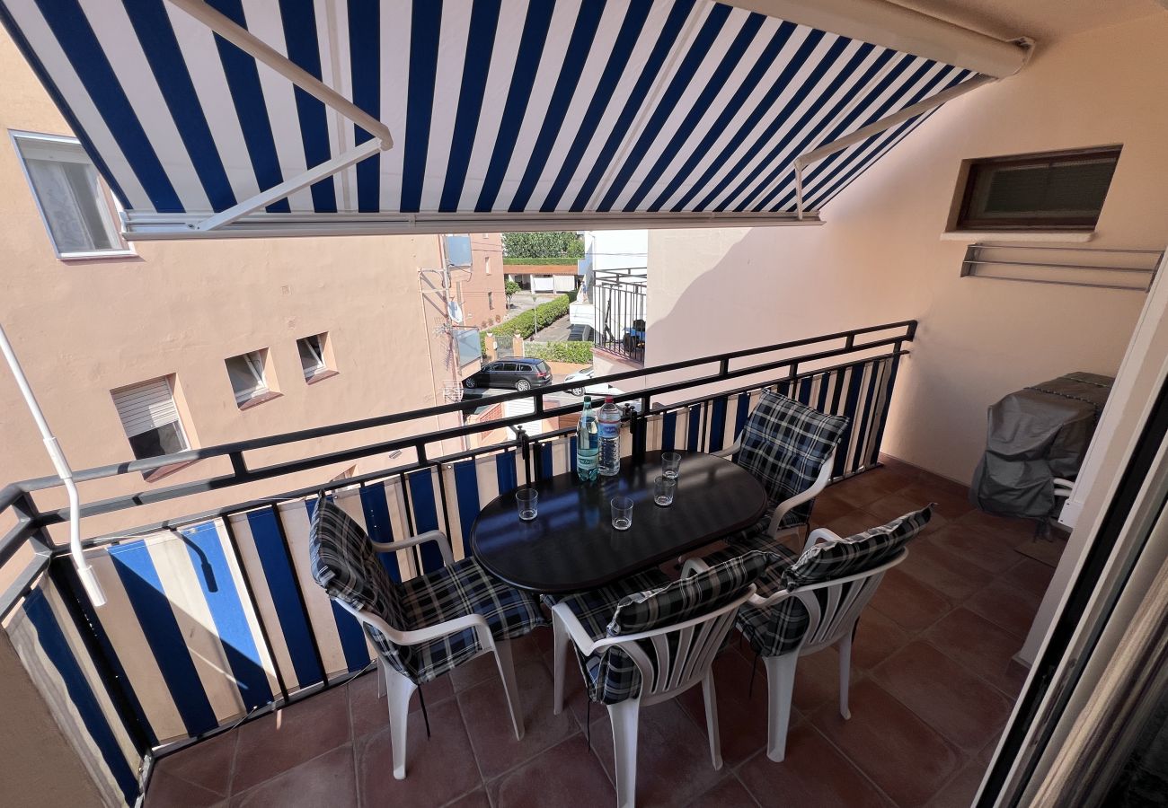 Apartamento en Estartit - Apartamento en segunda planta con aire acondicionado cerca de la playa de L’Estartit