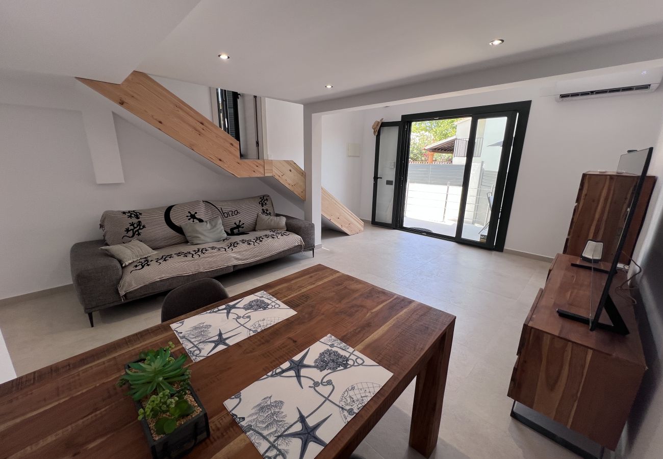 Maison mitoyenne à Torroella de Montgri - Garsa 3 : Maison rénovée sur la Costa Brava avec jardin privé