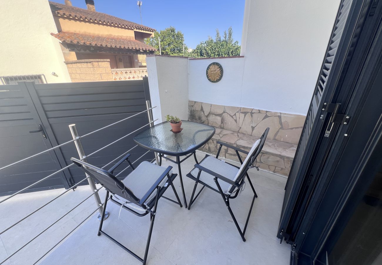 Maison mitoyenne à Torroella de Montgri - Garsa 3 : Maison rénovée sur la Costa Brava avec jardin privé