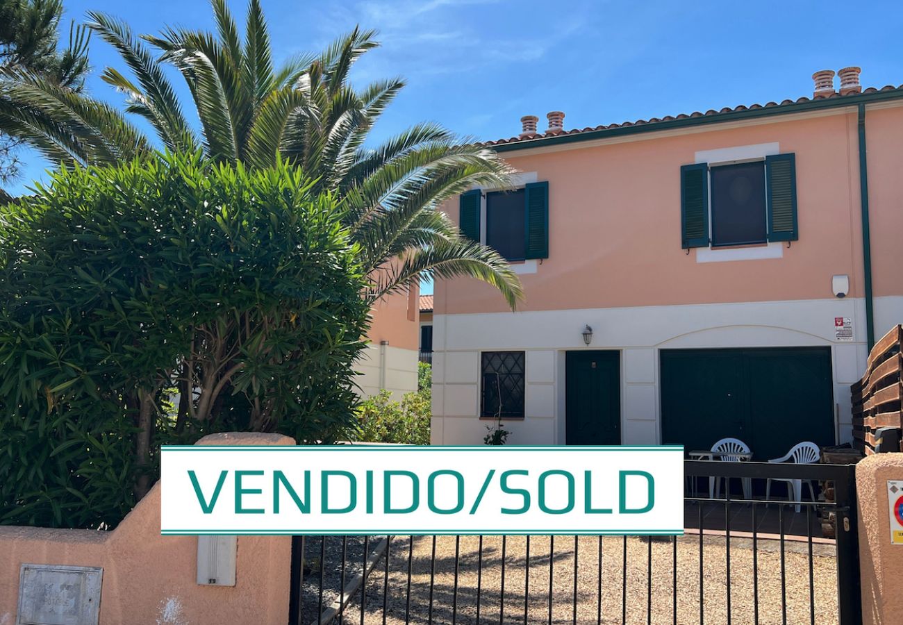 Maison mitoyenne à Torroella de Montgri - Maison d'angle avec piscine partagée (Nr 50)