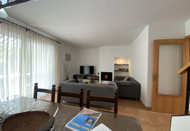 House in Torroella de Montgri - Daró 3D 39 - 150m from the beach, with pool House in Torroella de Montgri - Daró 3D 39 - 150m from the beach, with pool