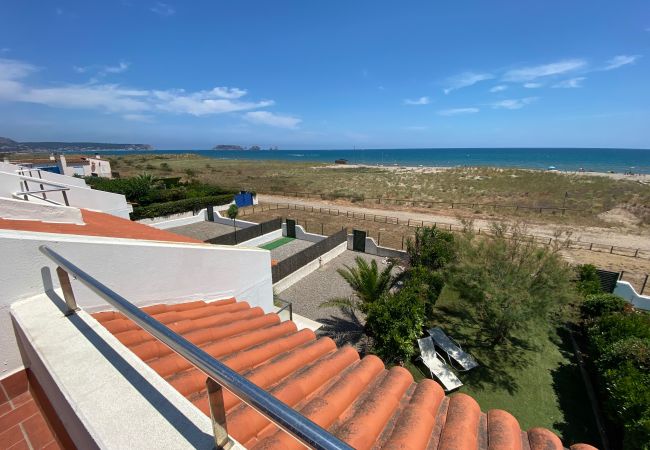 House in Torroella de Montgri - Les Dunes 04 - Beachfront, A/C and with pool House in Torroella de Montgri - Les Dunes 04 - Beachfront, A/C and with pool