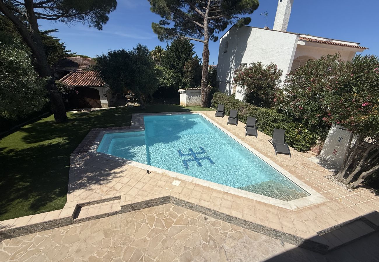 Villa in Torroella de Montgri - El Perdal renovated - private pool, A/C and large garden