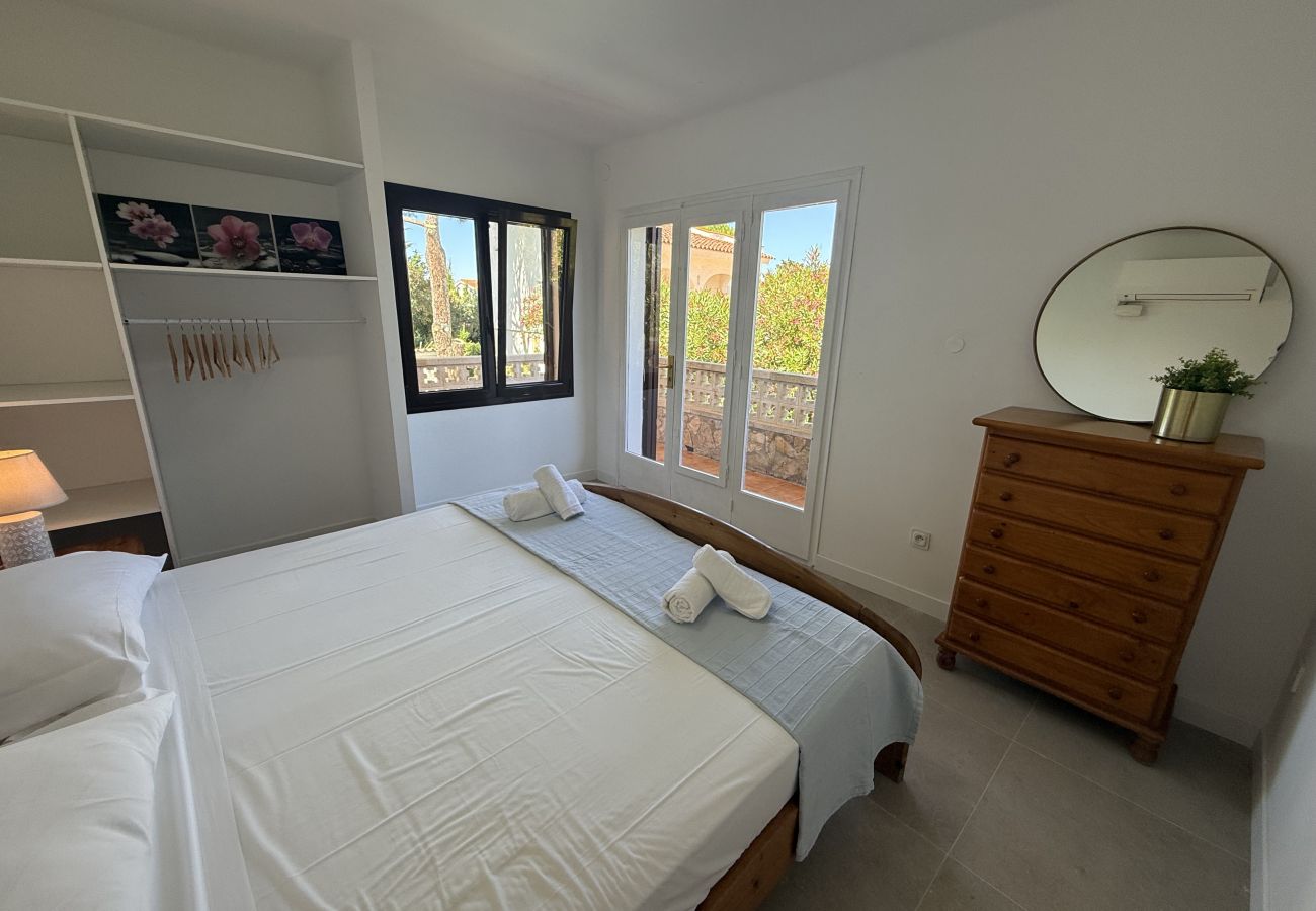 Villa in Torroella de Montgri - El Perdal renovated - private pool, A/C and large garden
