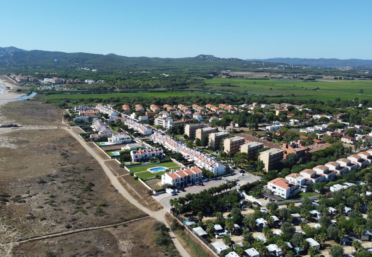 Villa in Torroella de Montgri - El Perdal renovated - private pool, A/C and large garden