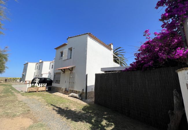 House in Torroella de Montgri - Casa Triana - 40 meters from the beach, aircon and parking