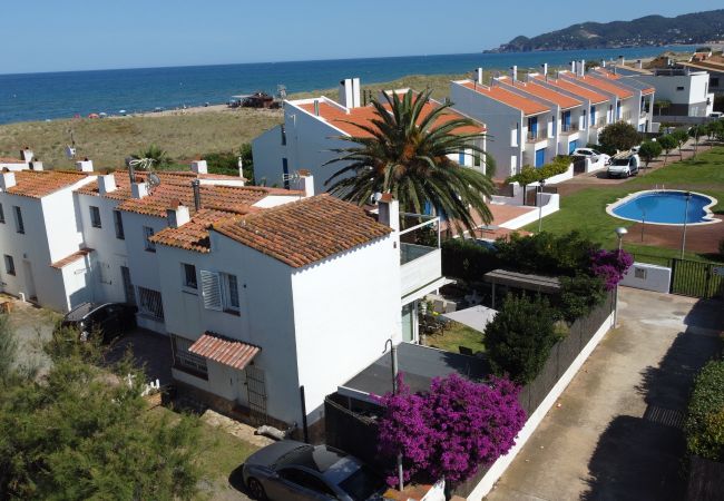 House in Torroella de Montgri - Casa Triana - 40 meters from the beach, aircon and parking