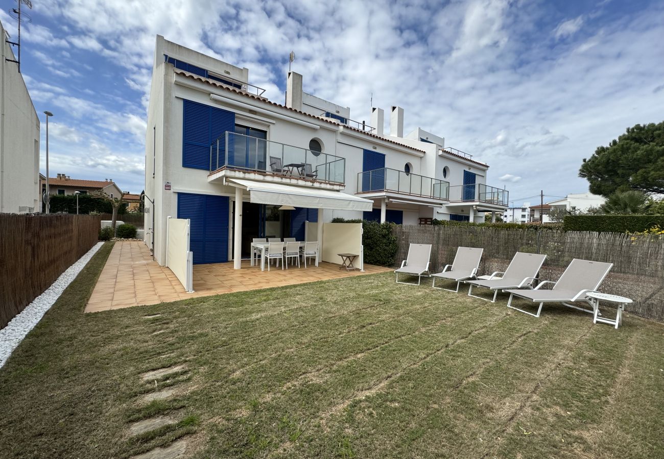 Townhouse in Torroella de Montgri - Les Dunes 107 - 60 m from the beach, aircon,  pool and garden