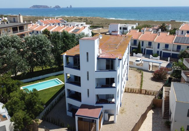  in Torroella de Montgri - Apartment with pool near the beach