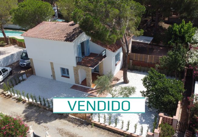Semi-detached house in Torroella de Montgri - Stylishly renovated 3-bedroom beach home
