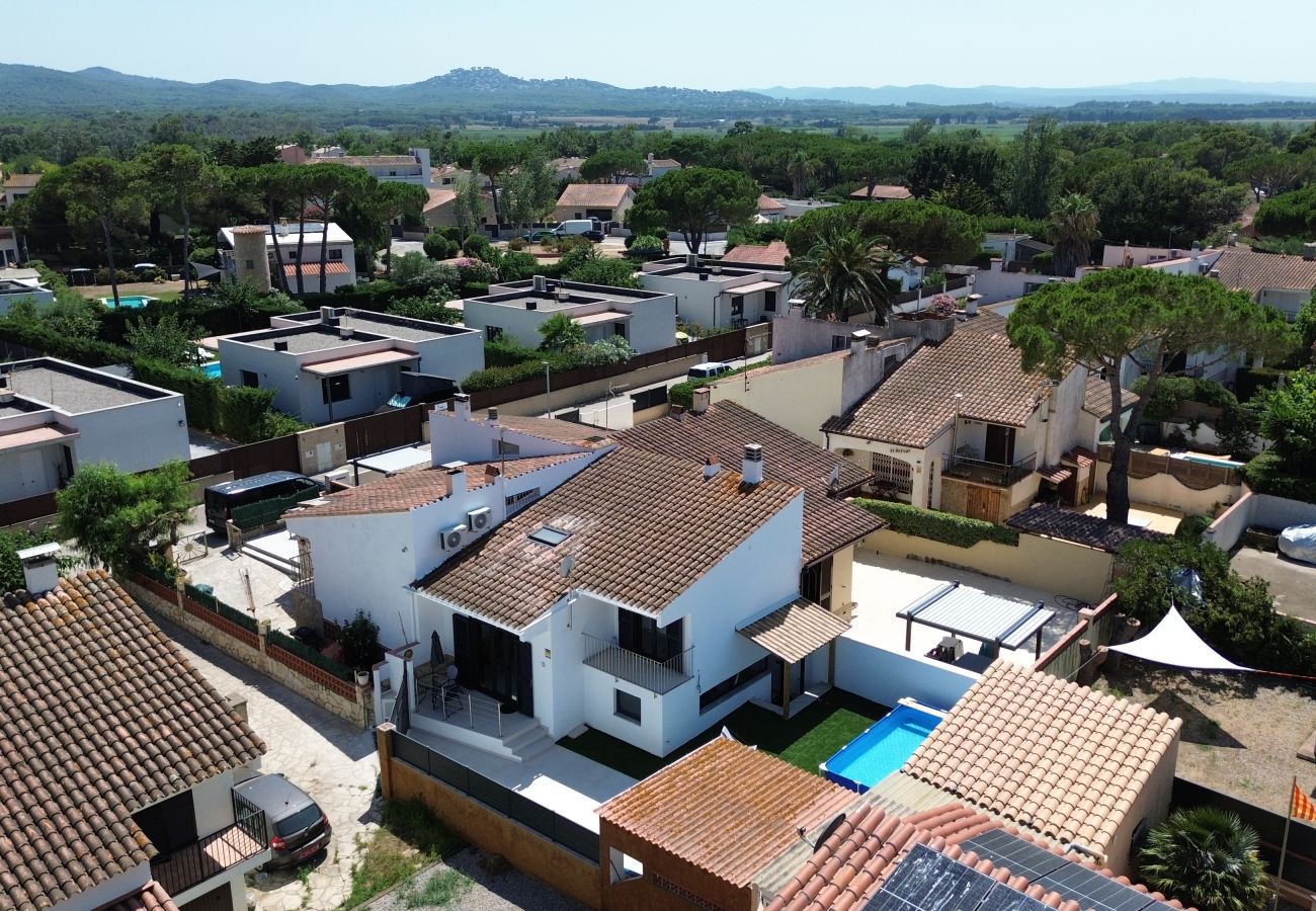 Terraced House in Torroella de Montgri - Garsa 3: renovated house on the Costa Brava with private Garden