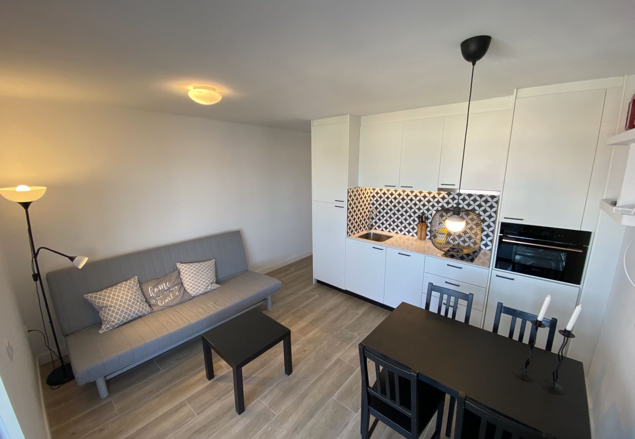 Apartment in Torroella de Montgri - Ter 31C- Renovated apartment with terrace, sea views, and communal pool.