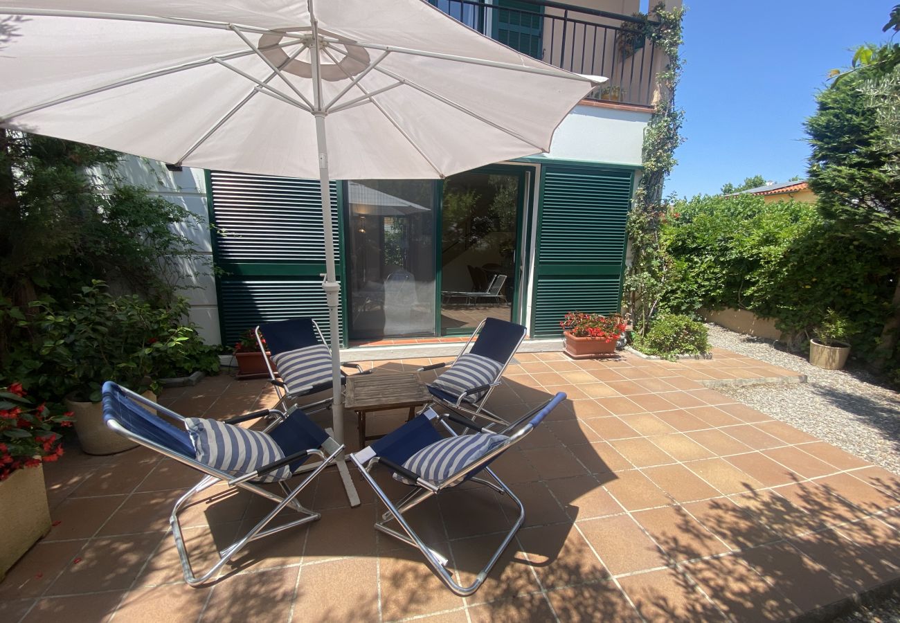 Terraced House in Torroella de Montgri - Corner house just steps from the beach (Tourist license)