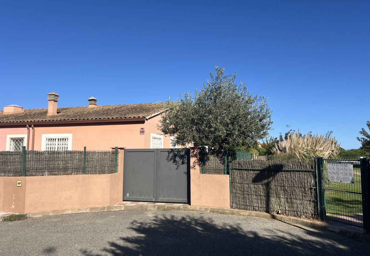 Terraced House in Torroella de Montgri - Corner house on one floor with 2 bedrooms and a communal pool