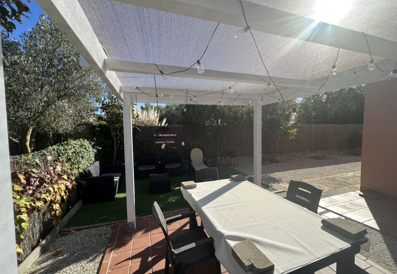 Terraced House in Torroella de Montgri - Corner house on one floor with 2 bedrooms and a communal pool