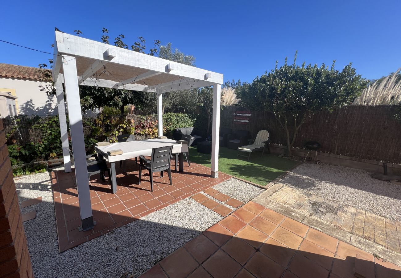 Terraced House in Torroella de Montgri - Corner house on one floor with 2 bedrooms and a communal pool