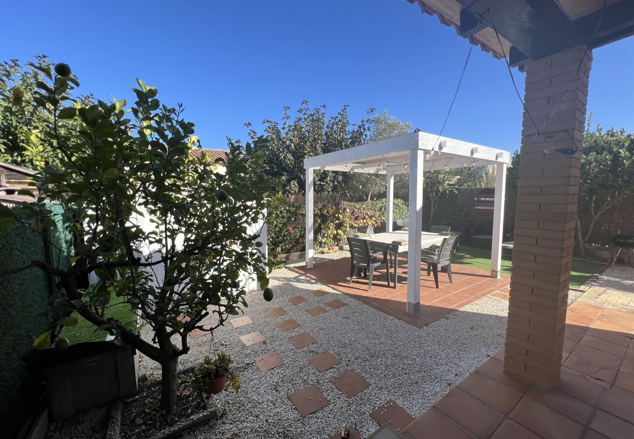 Terraced House in Torroella de Montgri - Corner house on one floor with 2 bedrooms and a communal pool