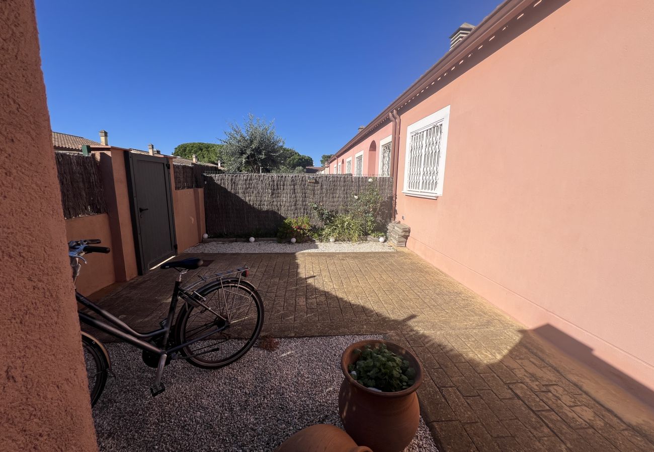 Terraced House in Torroella de Montgri - Corner house on one floor with 2 bedrooms and a communal pool