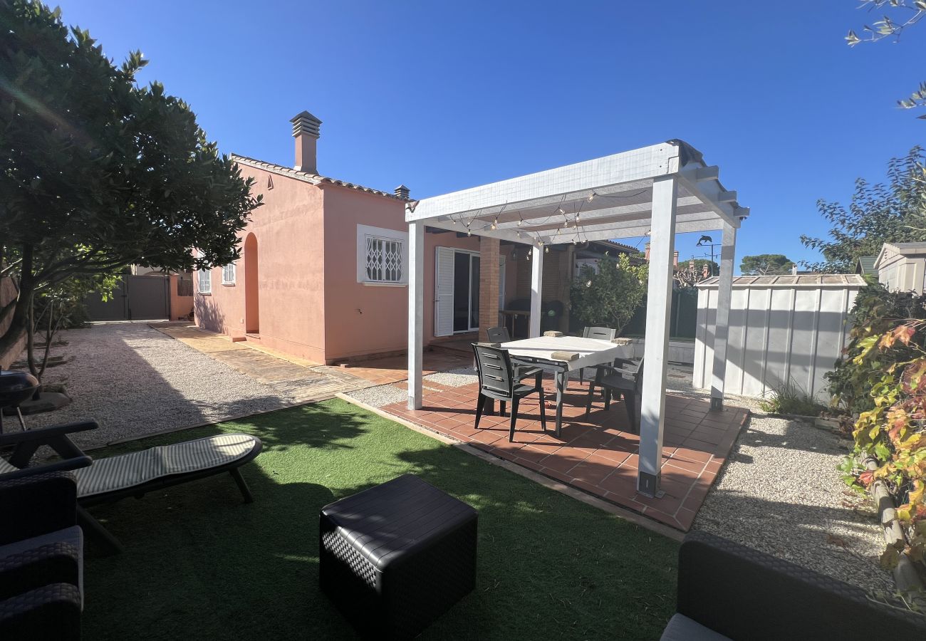 Terraced House in Torroella de Montgri - Corner house on one floor with 2 bedrooms and a communal pool