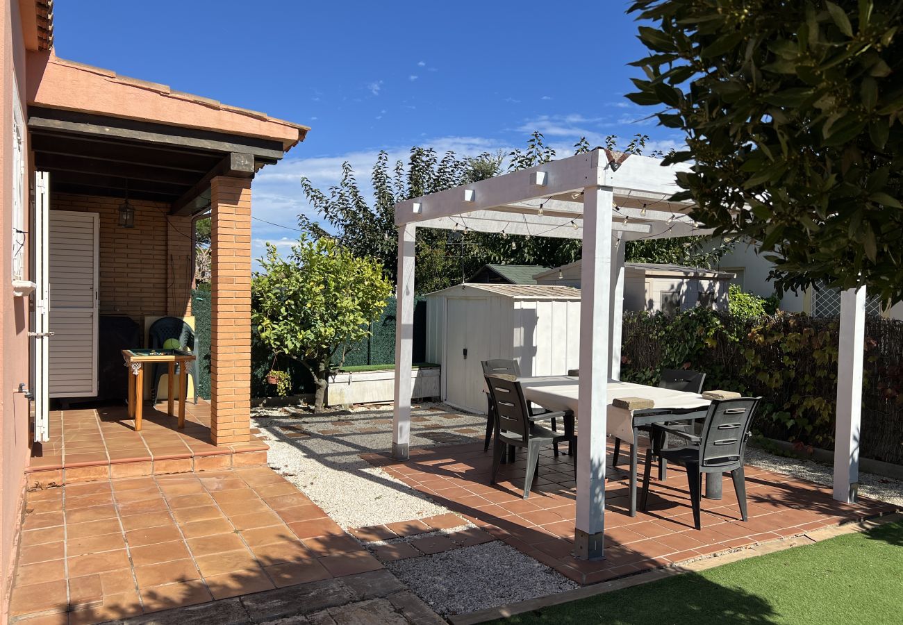 Terraced House in Torroella de Montgri - Corner house on one floor with 2 bedrooms and a communal pool