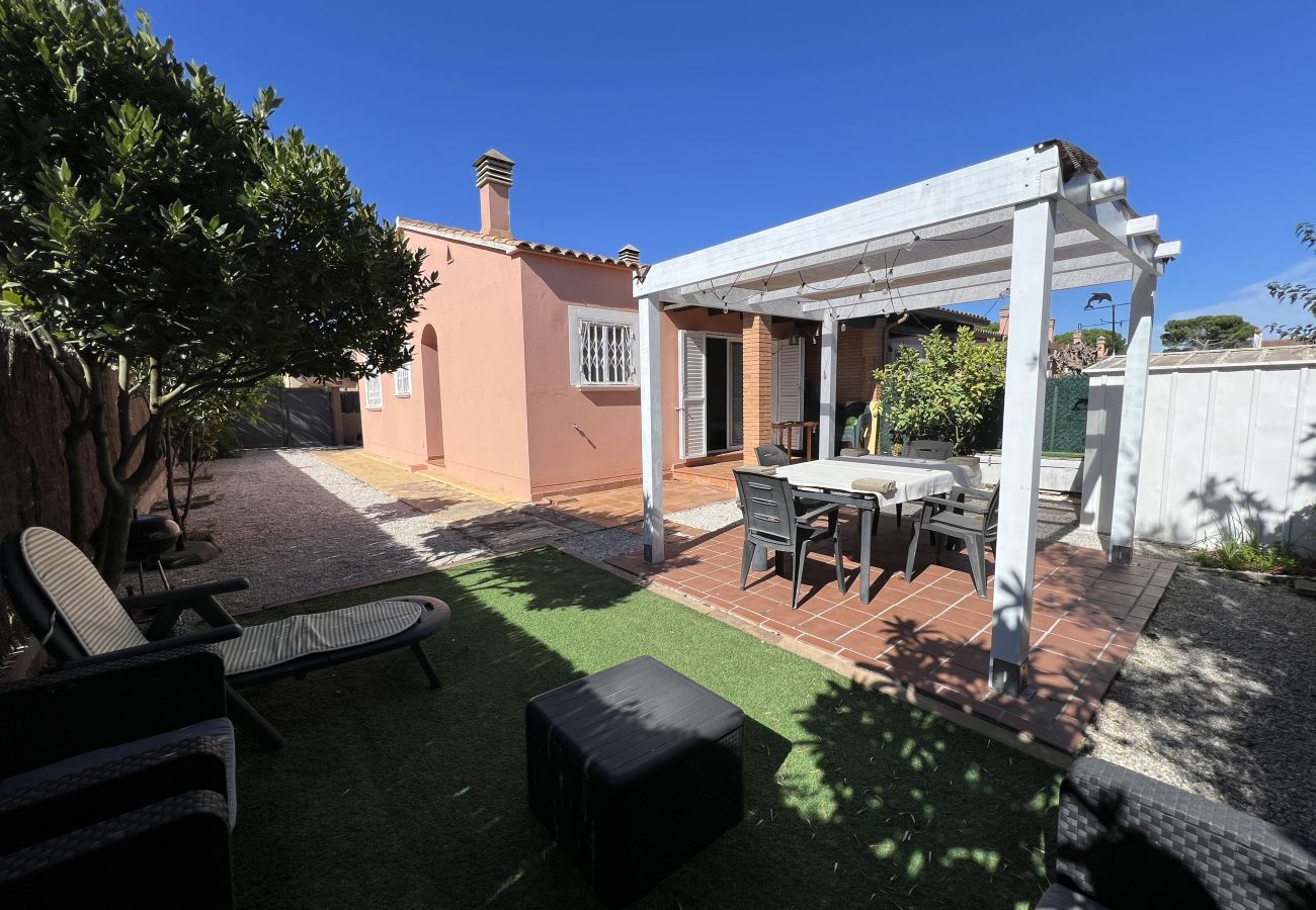 Terraced House in Torroella de Montgri - Corner house on one floor with 2 bedrooms and a communal pool