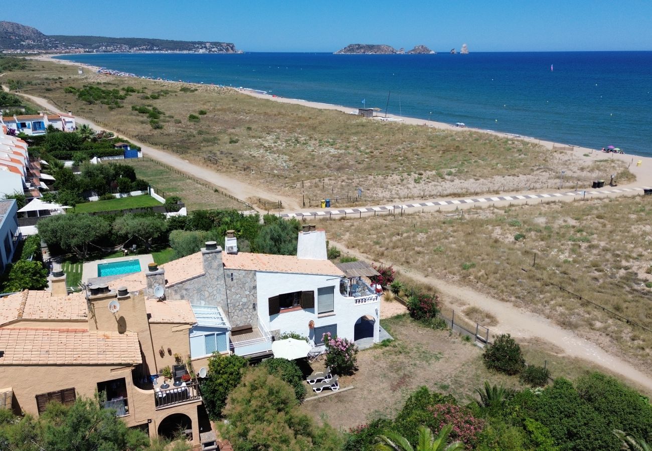 Apartment in Torroella de Montgri - Beachfront groundfloor apartmet
